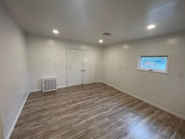 Photo - Charming 3-Bed Back House Retreat in Dalmatia, PA – Cozy Comfort Awaits! Unit Back House