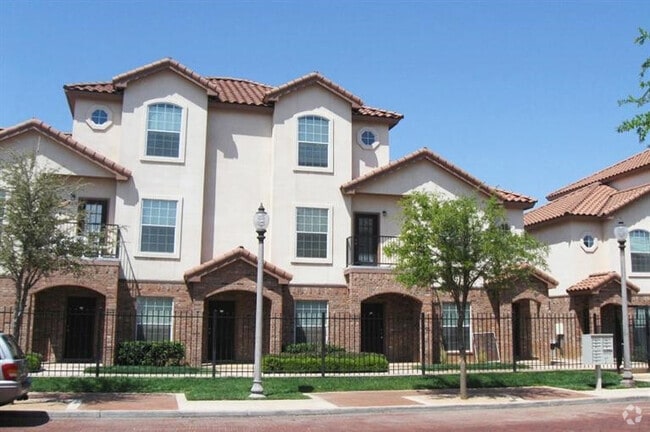 Building Photo - 2106 Main St Unit APT 6