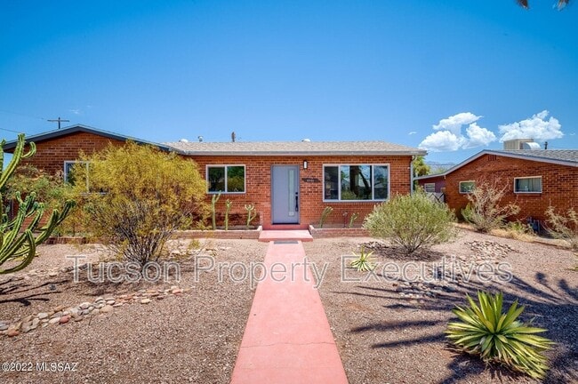 Building Photo - 2901 E Seneca St