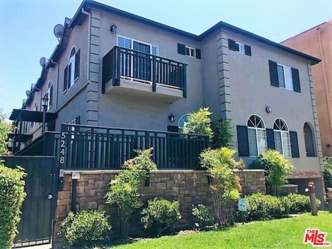 Building Photo - 5248 Satsuma Ave Unit 2