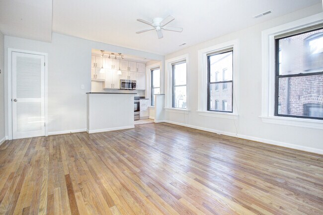 Adorable AdMo Abode w/ Awesome Roof Deck! - Adorable AdMo Abode w/ Awesome Roof Deck! House