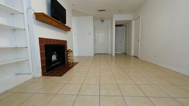 Photo - 1510 W N Loop Blvd Unit 822