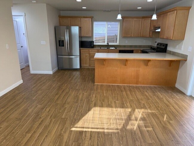 Photo - LYNNWOOD 3 BED, 2.5 BATH HOME FOR RENT; AV...