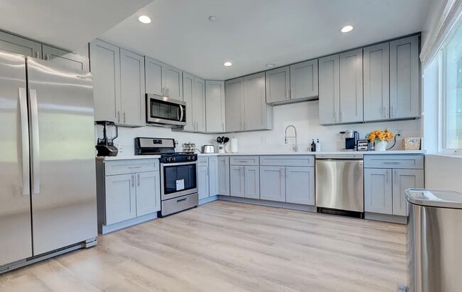 Photo - 1875 W 20th St Unidad #1875 1/2