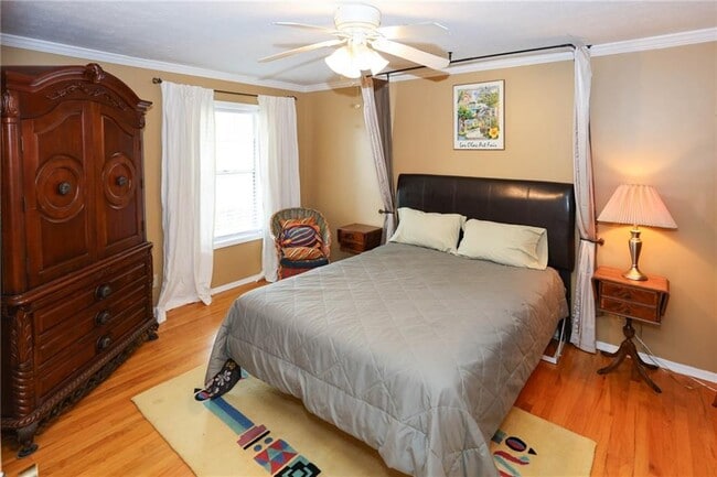 Photo - 402 Olde Mill Ln