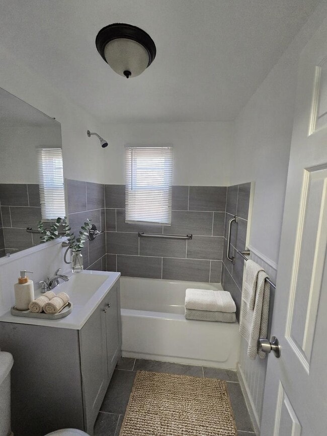 Photo - 773 Linden Av