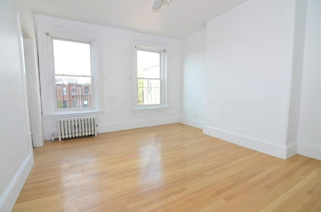 Photo - 234 W Canton St Unidad 3 Rental
