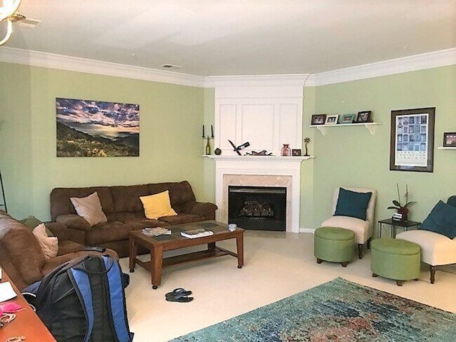 Photo - Beautiful Top Floor 2 Level 2 Bed 2.5 Bath Condo In Sought After Kingsgate Community