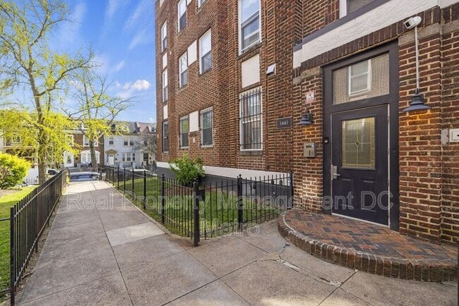 Building Photo - 1441 Spring Rd NW