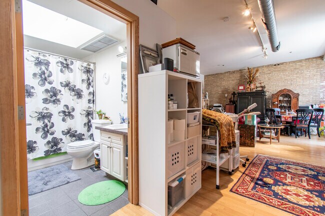 Photo - 537 Custer Ave Unit 1