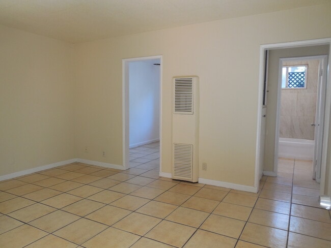 Building Photo - 437 Walnut Ave