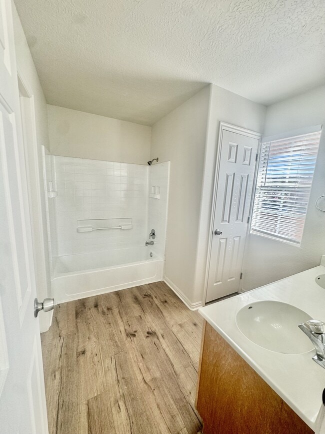 Photo - 1122 E 300 S