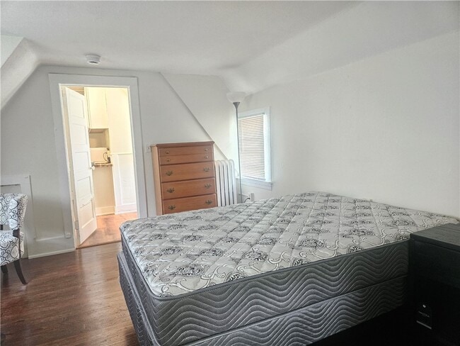 Photo - 614-618 E State St