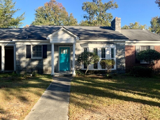 Devine location! Walk to Great Restaurant... - Devine location!  Walk to Great Restaurant... House