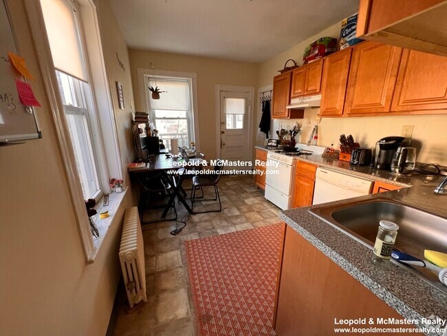 Building Photo - 1114 Commonwealth Ave Rental