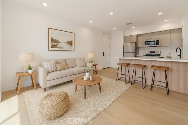Building Photo - 7510 Sepulveda Blvd Unit 304