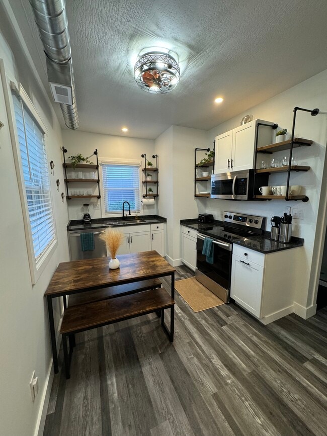 Photo - 664 New Castle Road Unit Apt 2