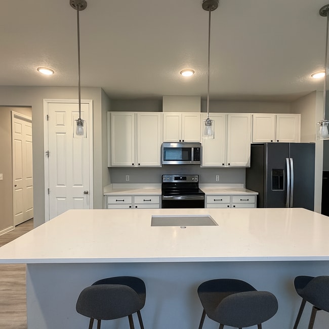 Photo - Spacious & Modern Layout – Perfect for Ent...