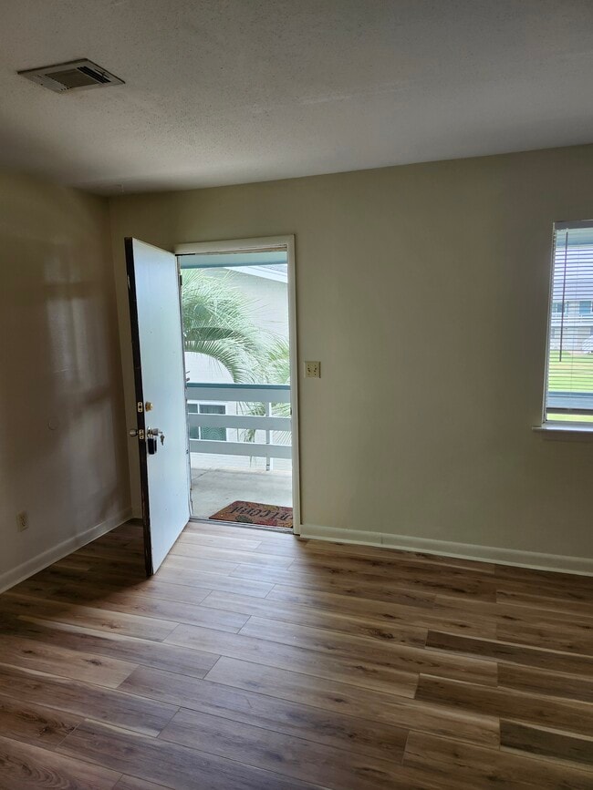 Photo - 9 Eglin Pky NE Unidad Shalimar Rentals