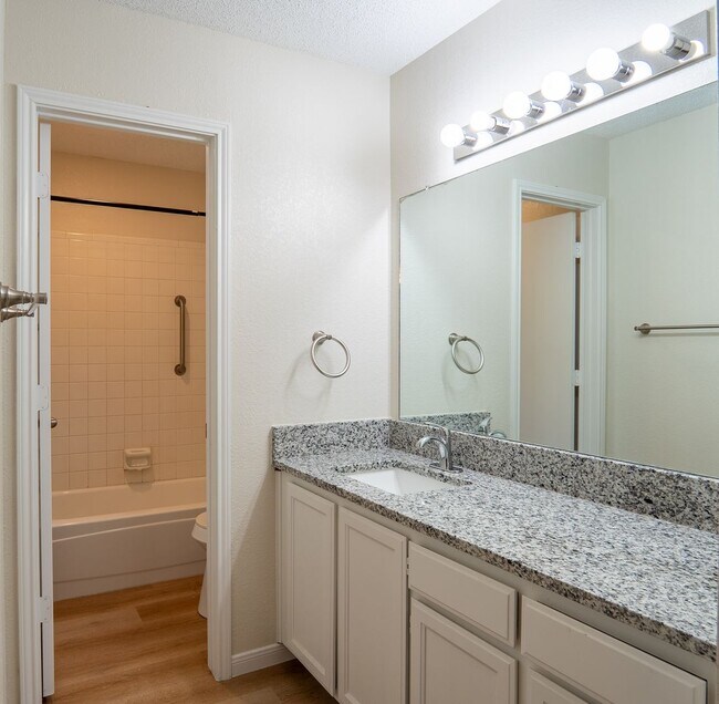 Photo - 6616/6618 Parkview Lane Unit 6616 Parkview Lane