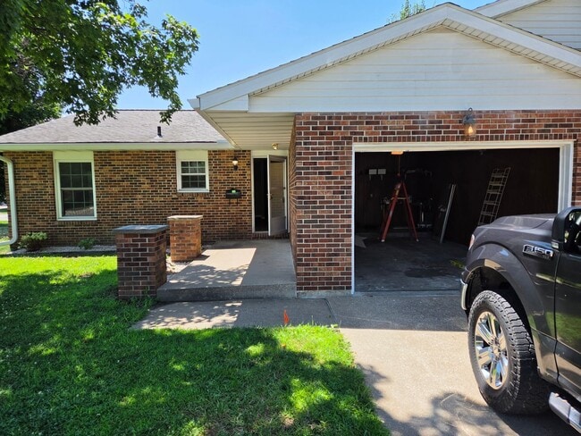 Building Photo - 3424-3426-3426 S Glendale Dr Unit 3426 S Glendale