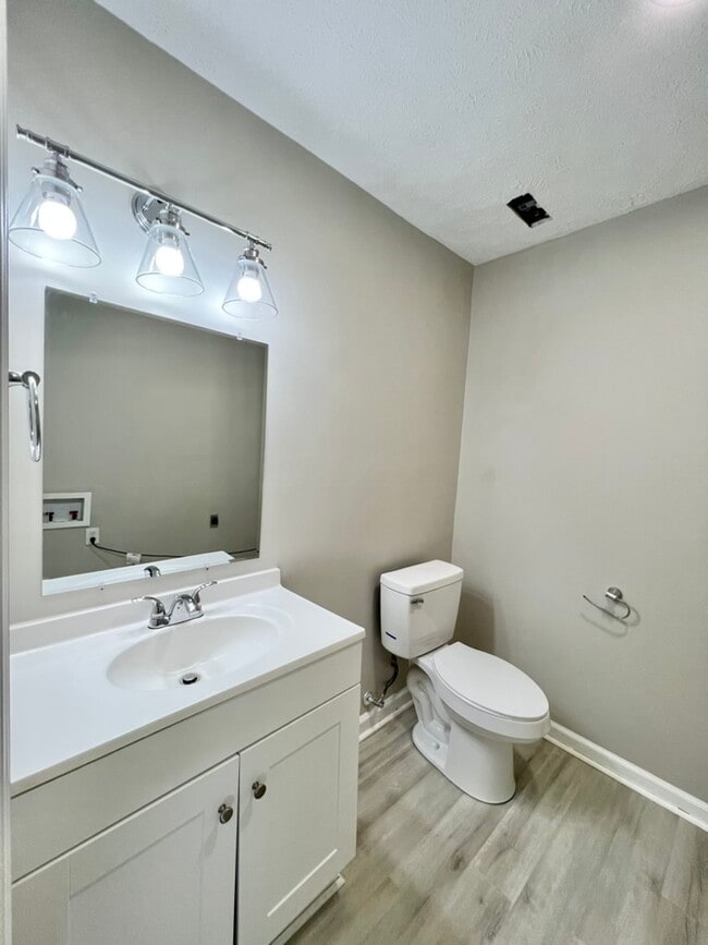 Photo - 1362 Dix Dr