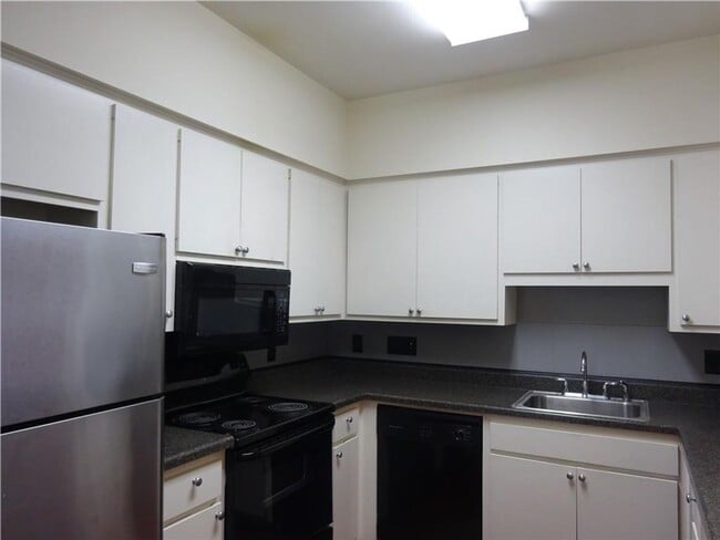 Photo - Close to Campus Great Room-Mate Layout