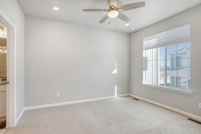 Photo - Evolve Real Estate: Spacious 3 Bed 2.5 bath Townhouse with Attached 2 Car Garage AVAILABLE NOW!