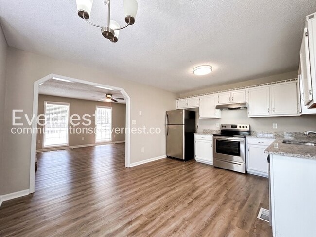 Photo - 321 Sadler Dr