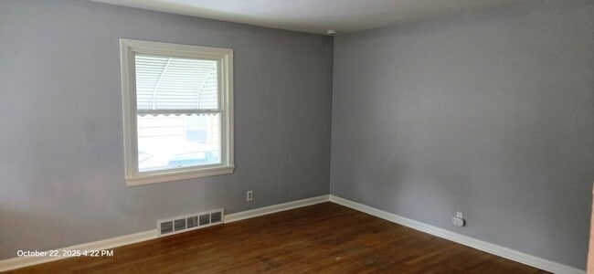 Photo - Charming 3 - Bedroom Property in Prime Location