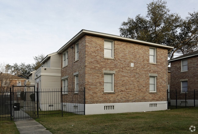 Photo - Palmetto Apartments