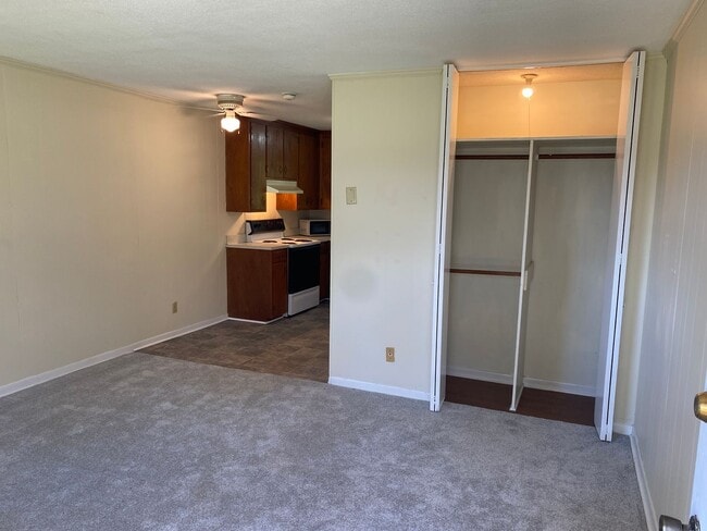 Photo - Cozy Studio Apartment - Unbeatable price and location!