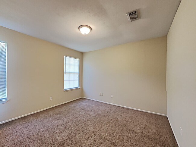 Photo - 2022 Oak Shores Dr