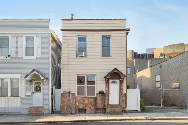 Building Photo - 4431 Howley St Rental