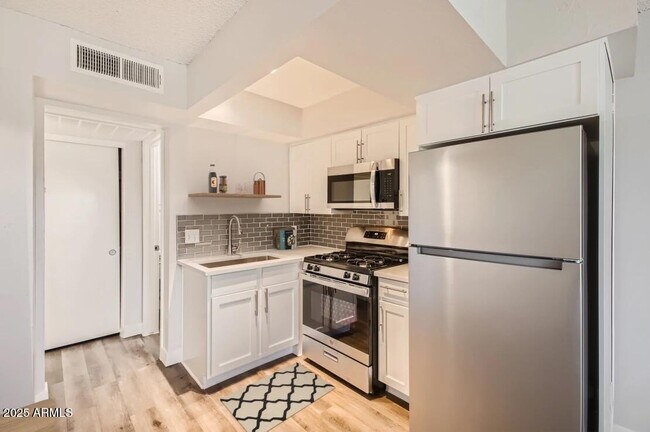 Photo - 1645 E Thomas Rd Unidad St