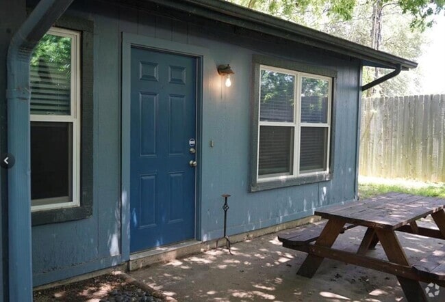 Building Photo - 3321 Dolphin Dr Rental