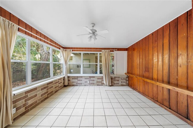 Photo - 708 Grove St N