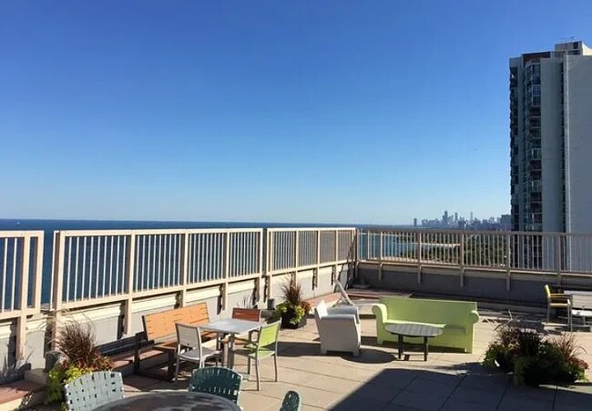 6157 N Sheridan Rd Unit 18G