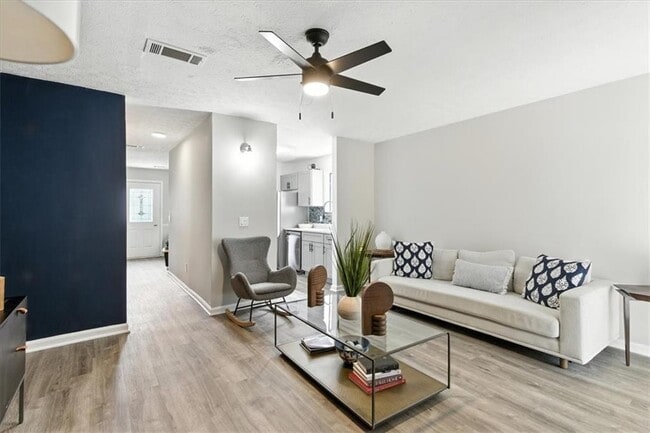 Photo - 1524 Springleaf Cir SE