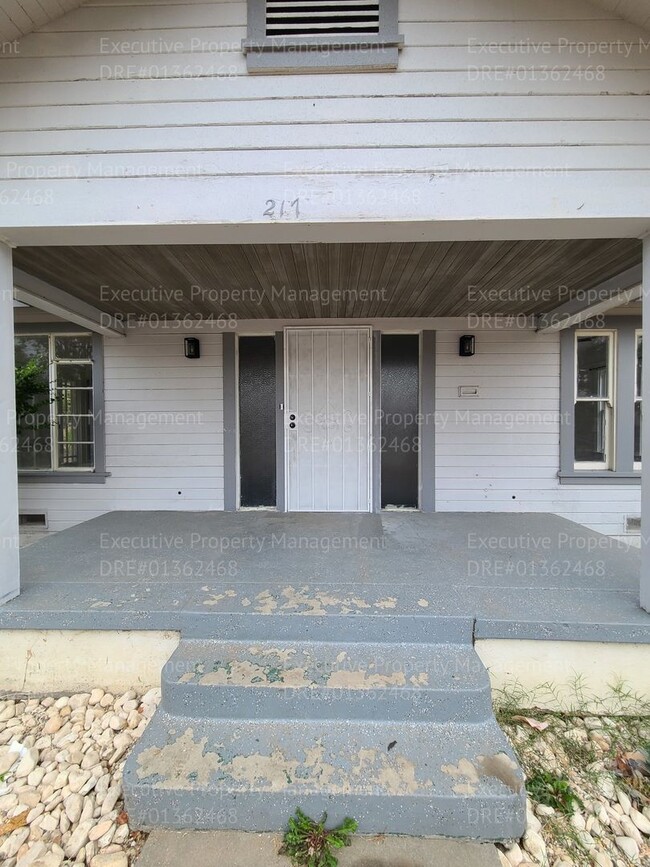 Photo - 217 Jefferson St Unit Front