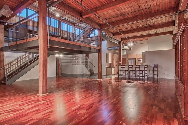Building Photo - Huge Luxury 2 Story Condo with Private Roo... Unit #506