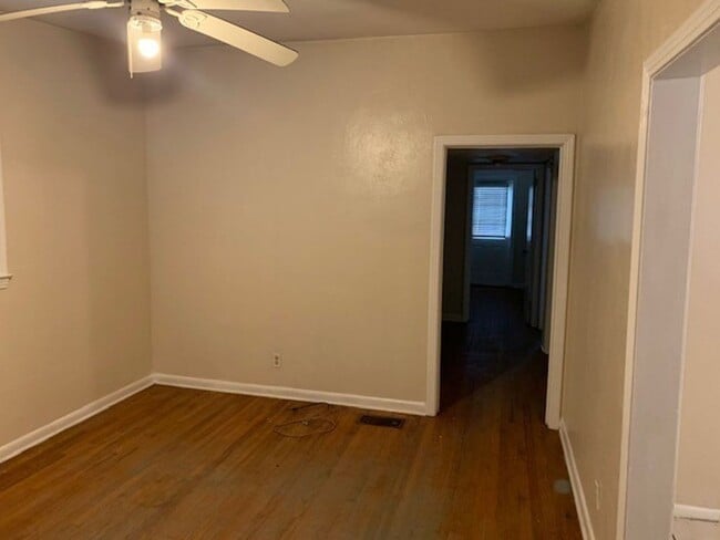 Photo - 3 Bedroom House on Kyle St, Available NOW!