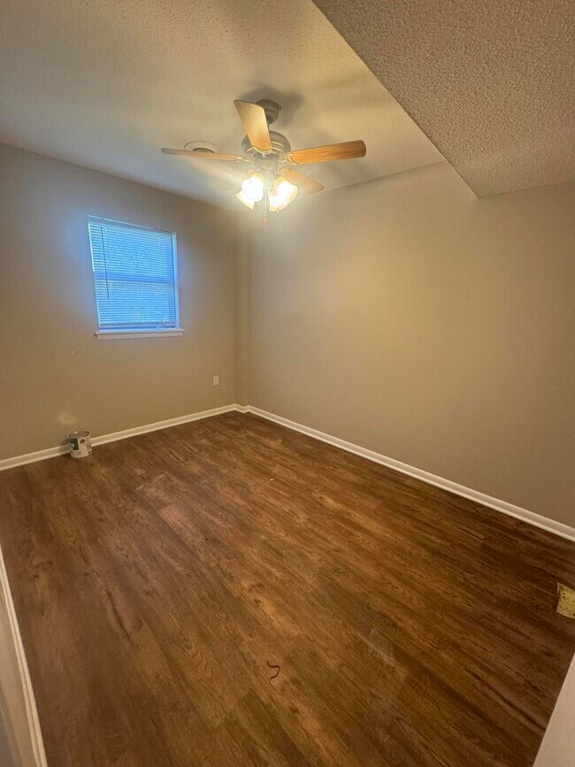 Photo - 5001 N Creasy Springs Rd