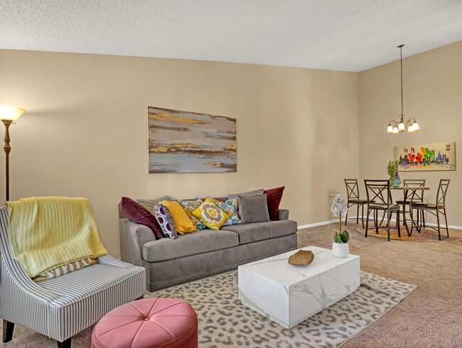 Building Photo - 6552 Chasewood Dr Unit H