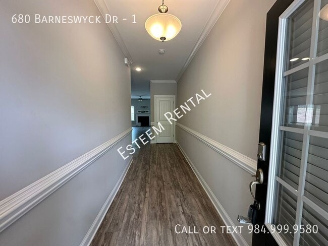 Photo - 680 Barneswyck Dr