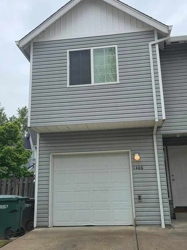 Photo - 1406 Falcon Loop