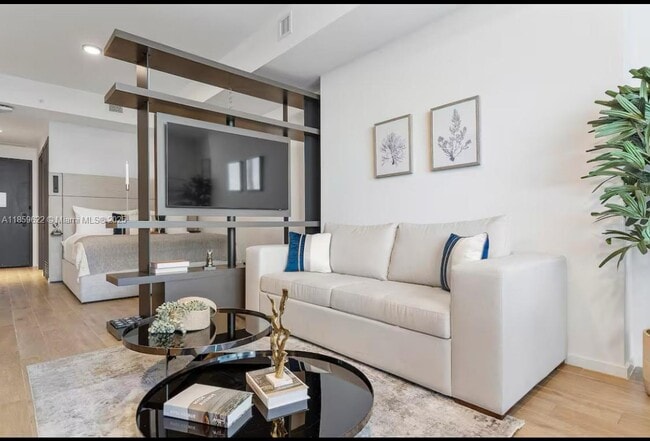 Photo - 398 NE 5th St Unidad 4004