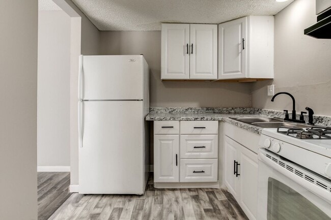 Photo - Freshly Painted & Spacious 1 and 2-Bedrooms – Oakwood Gardens