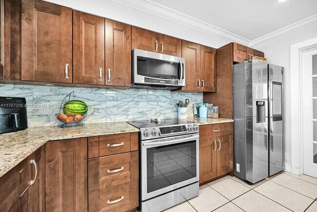 Photo - 740 N 73rd Ave House
