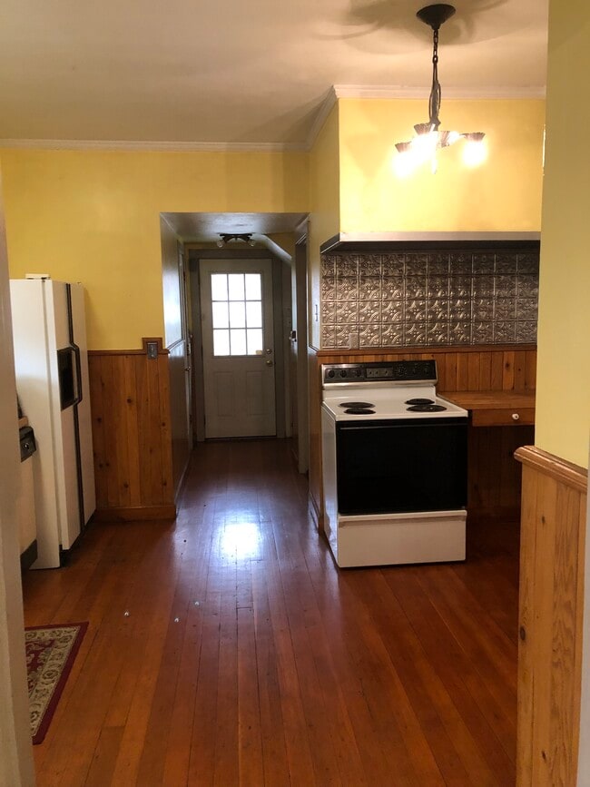 Photo - 207 S 16th Ave Apartments